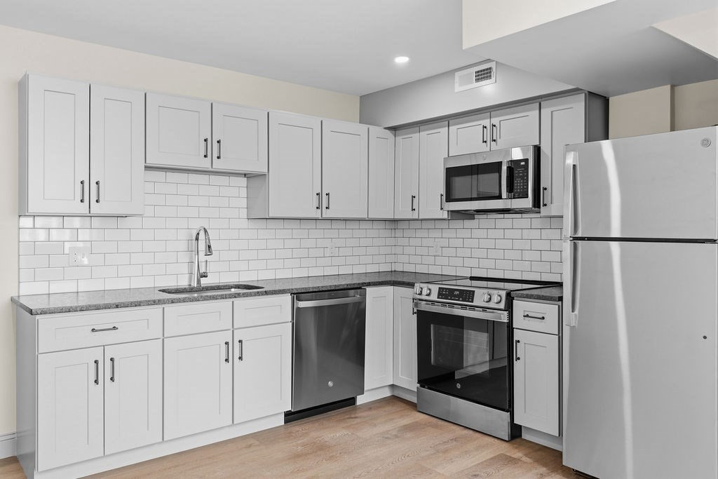 160 Seabury St # 33 Property Photo 1