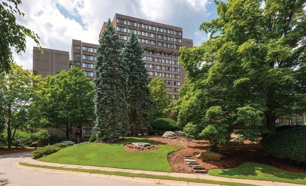 250 Hammond Pond Parkway # 705s Property Photo 2