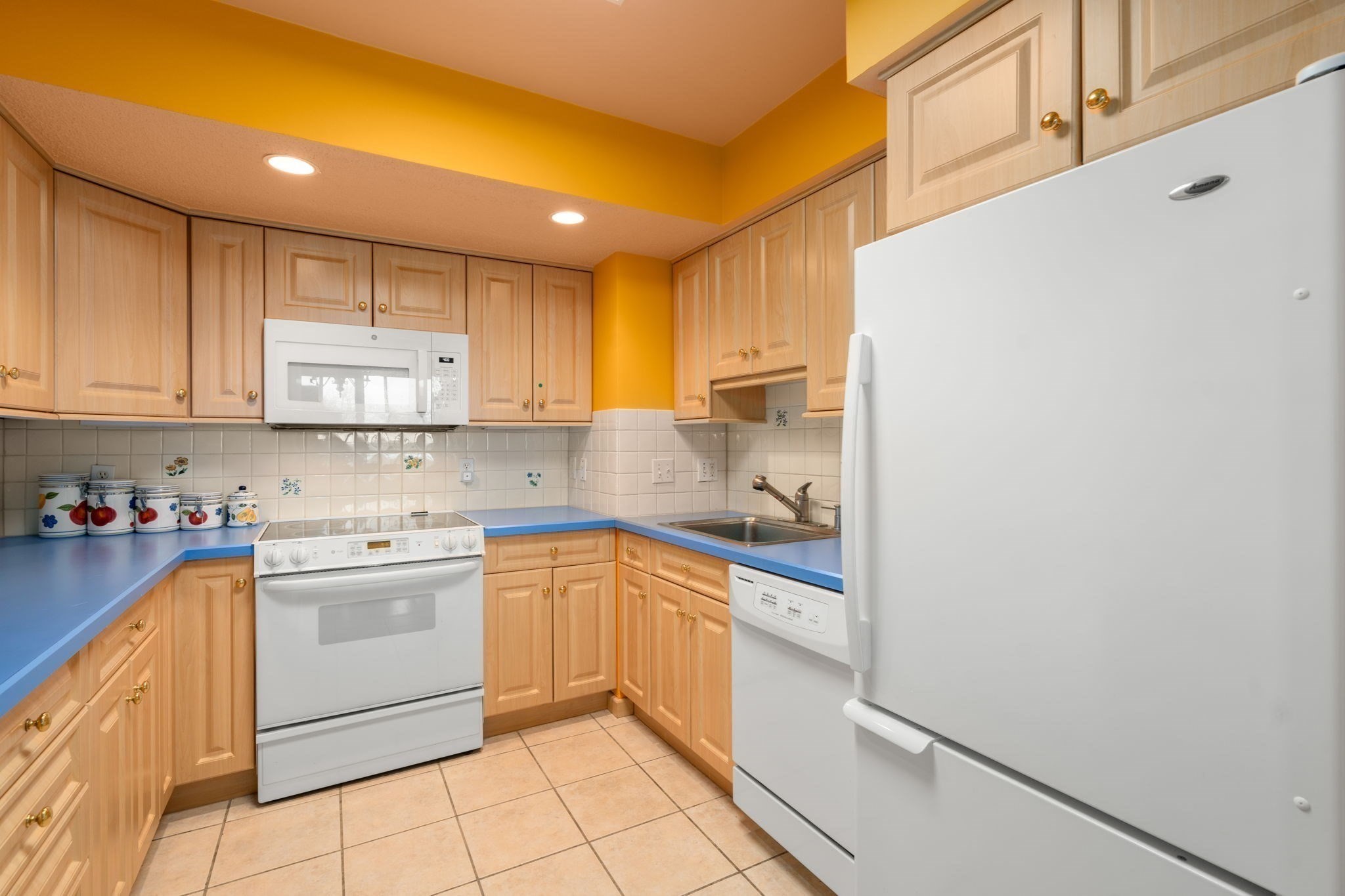 250 Hammond Pond Parkway # 705s Property Photo 14