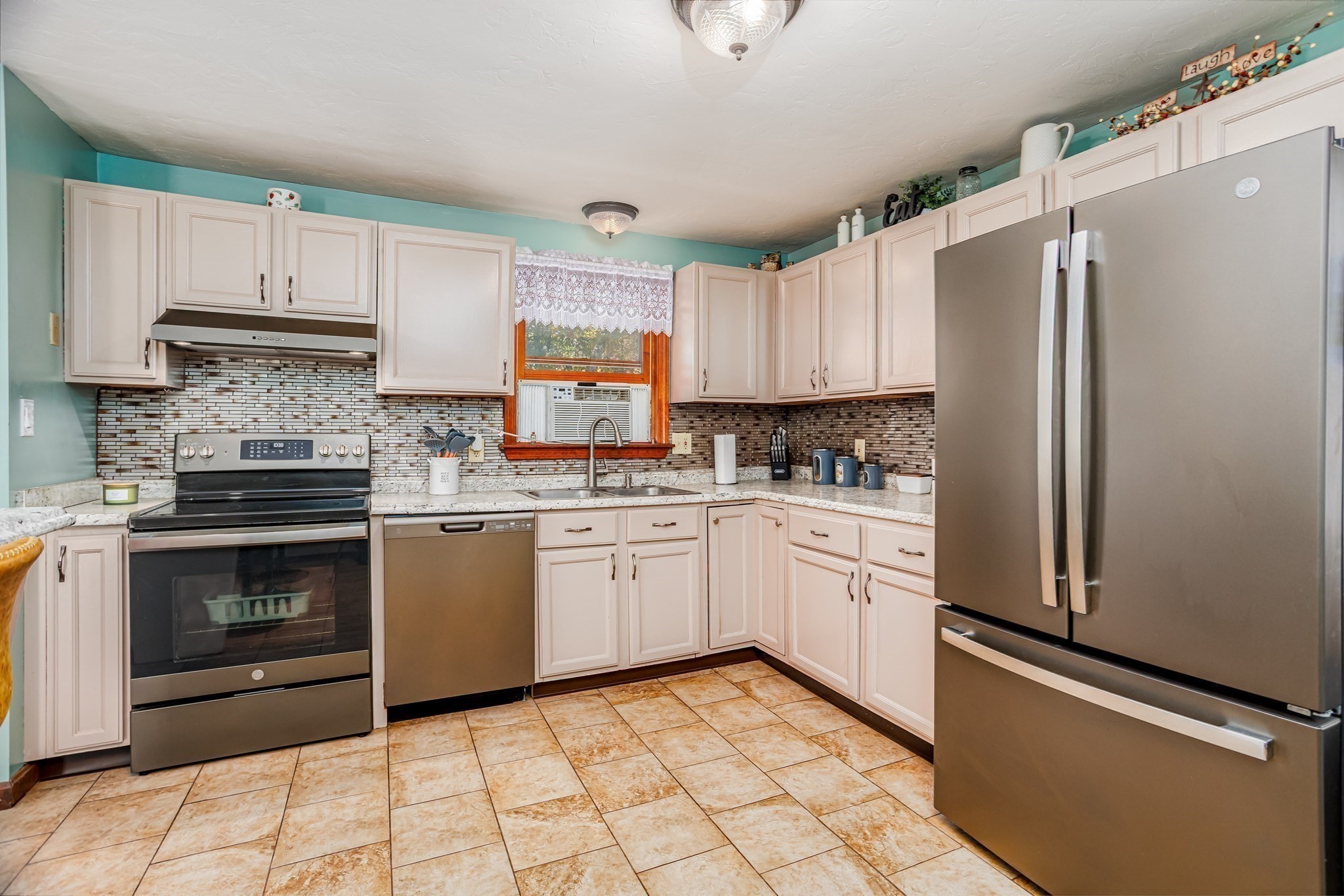 378 Rondeau Street Property Photo 4