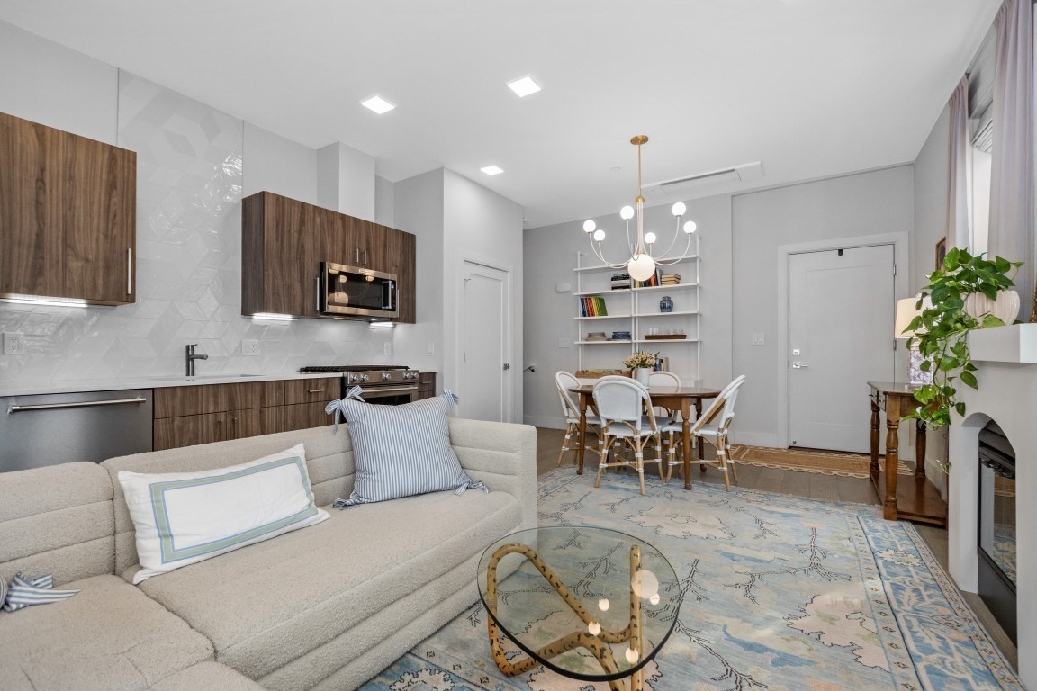 24 Rush St # C Property Photo 6