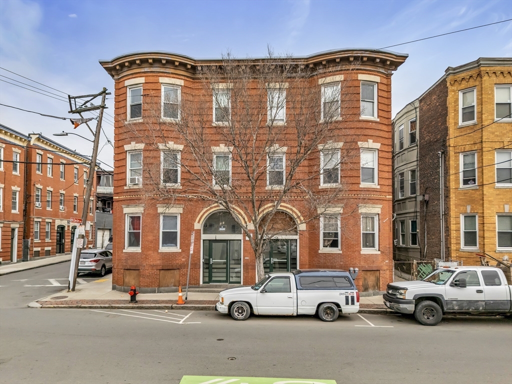 141 Hawthorne St Property Photo 1