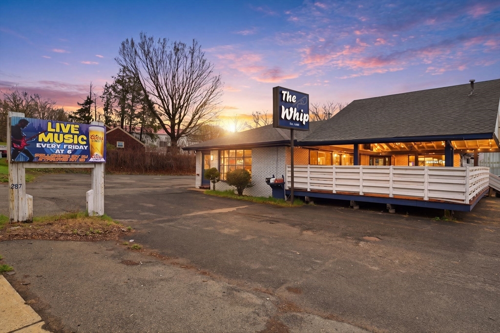 287 N Elm St Property Photo 1