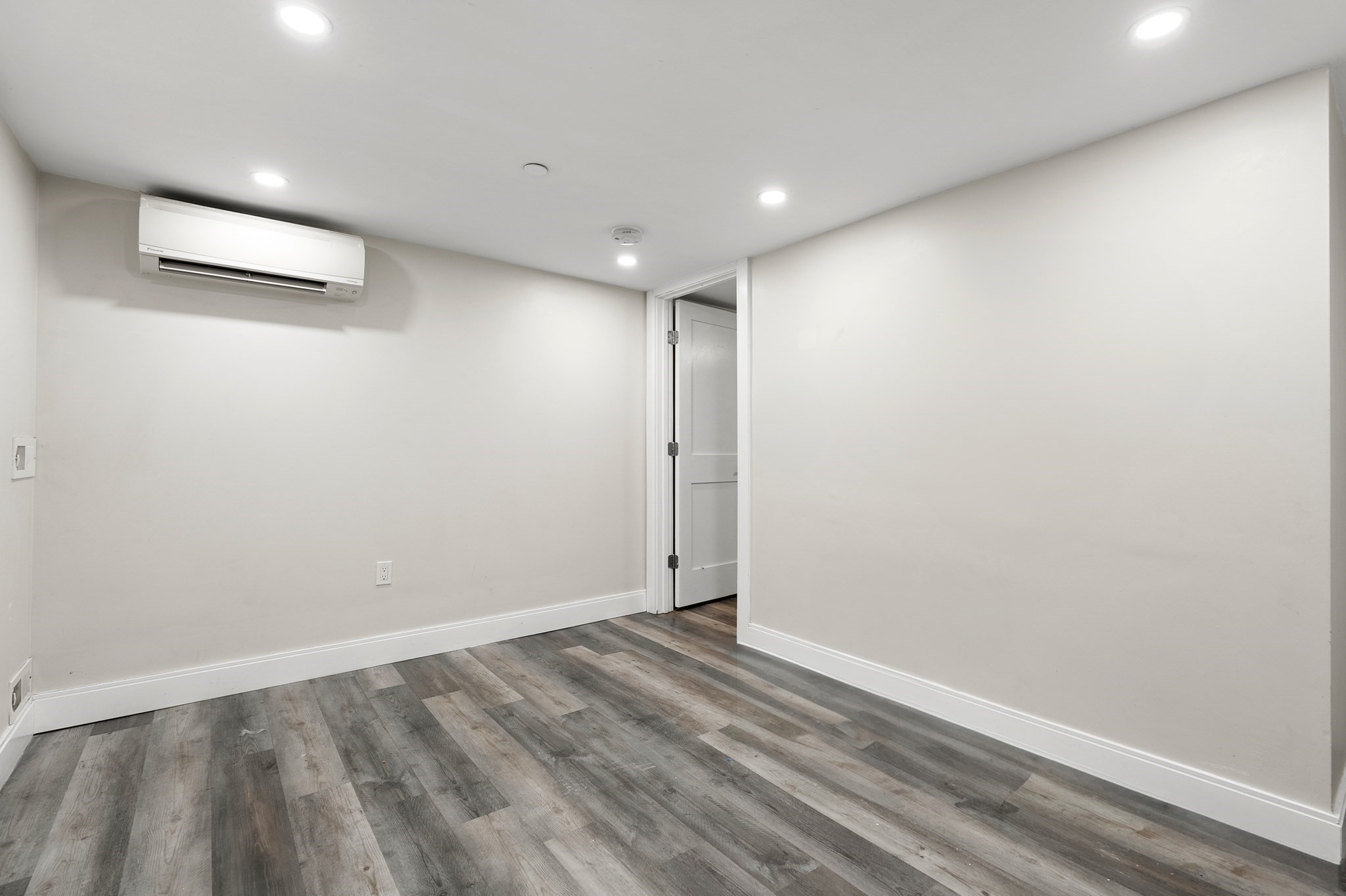 81 Chelsea St Property Photo 5