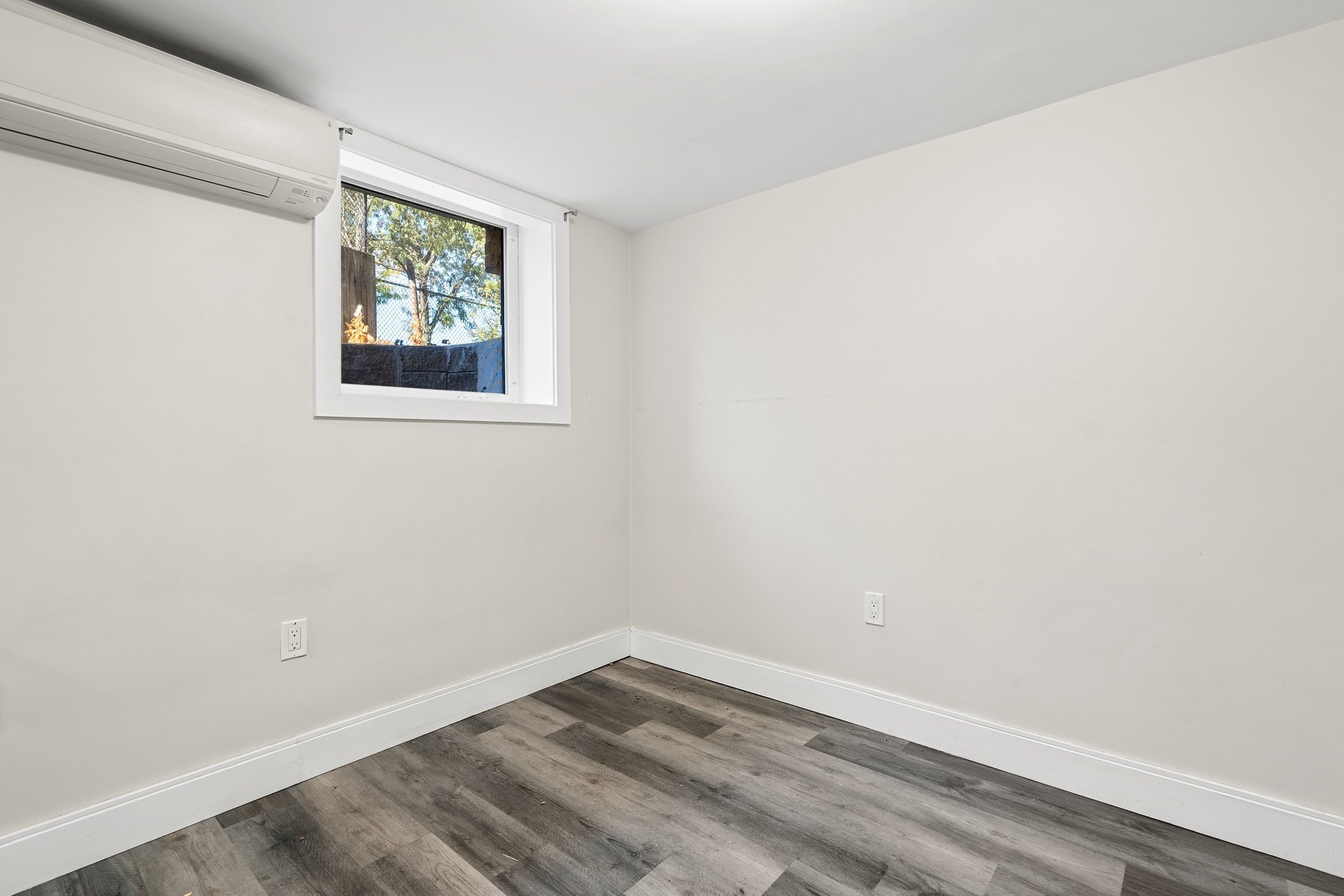 81 Chelsea St Property Photo 11