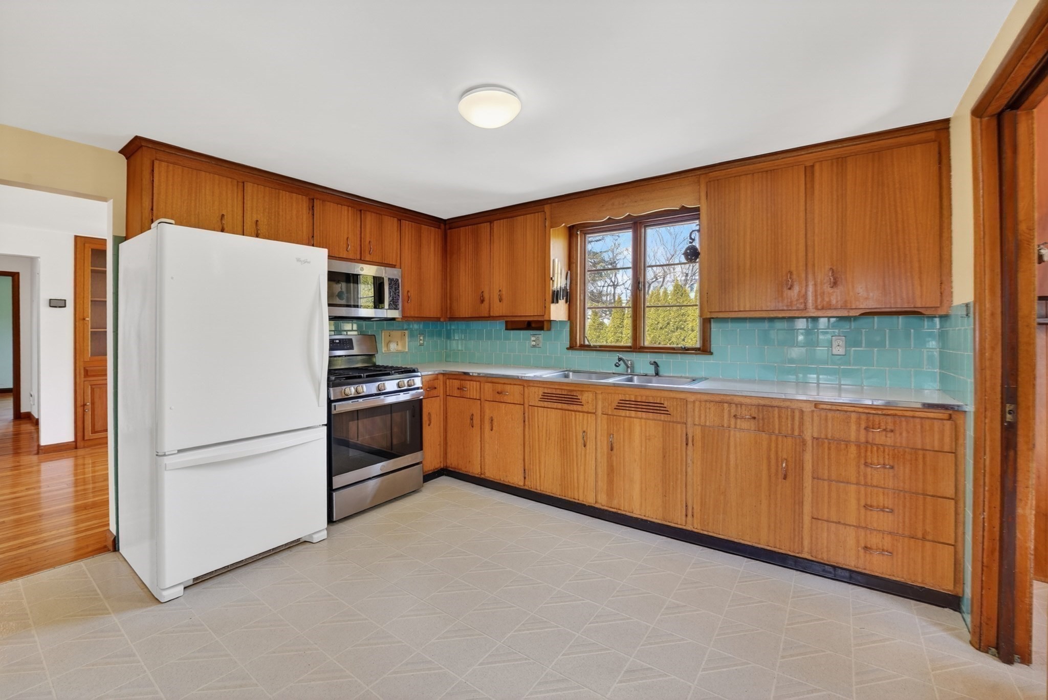 6 Desmond Dr Property Photo 7
