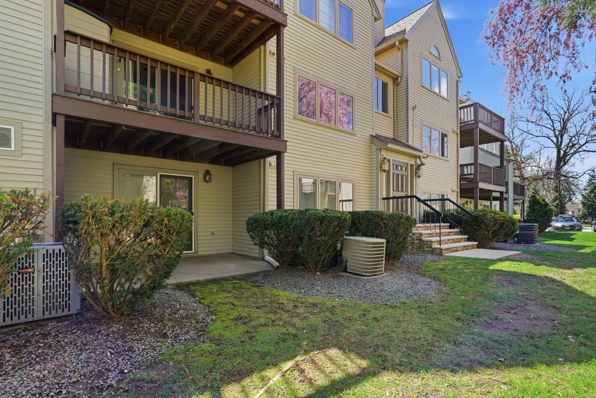 63 Maple St # F Property Photo 3