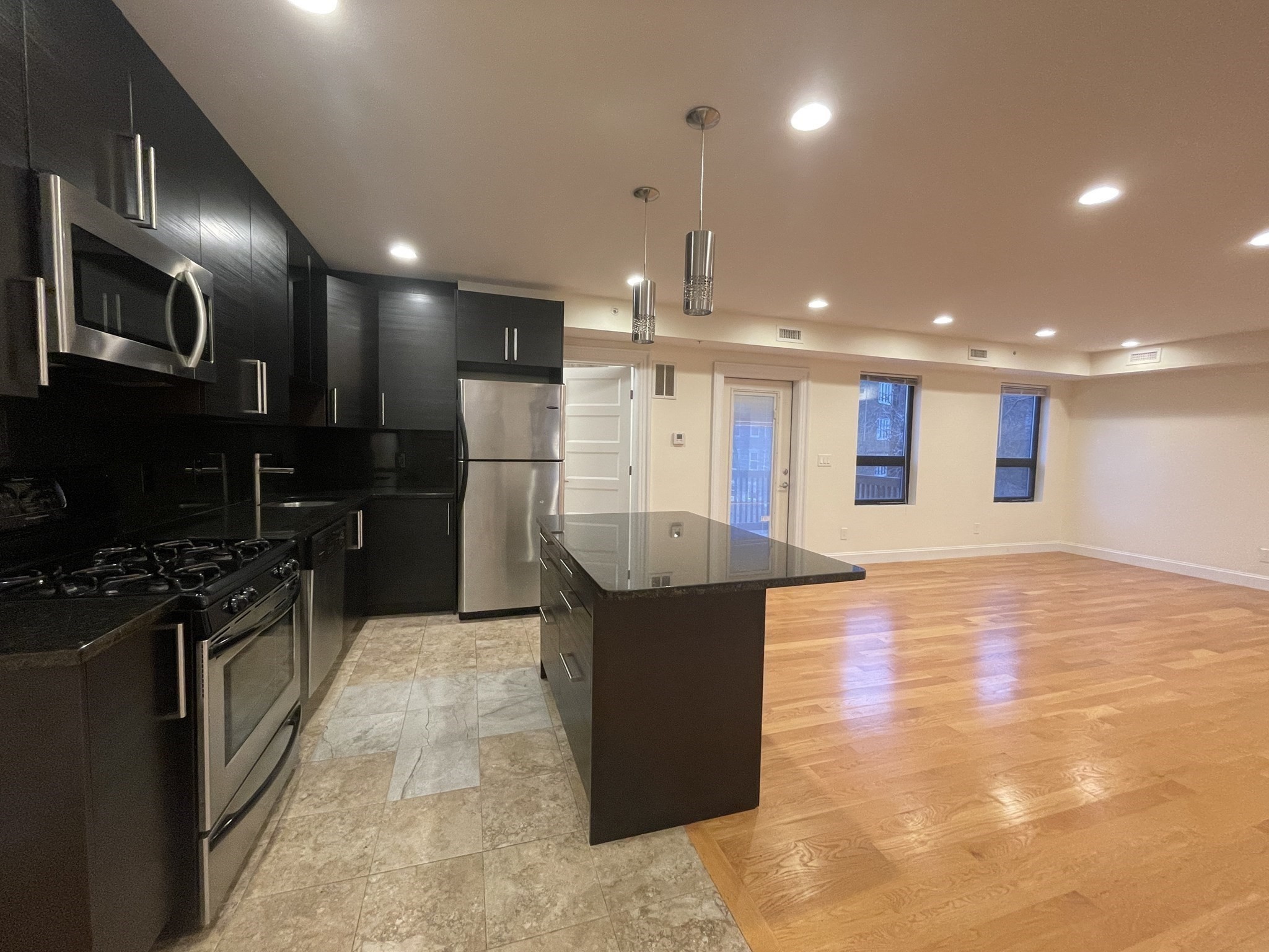1616 Beacon St # 3 Property Photo 2