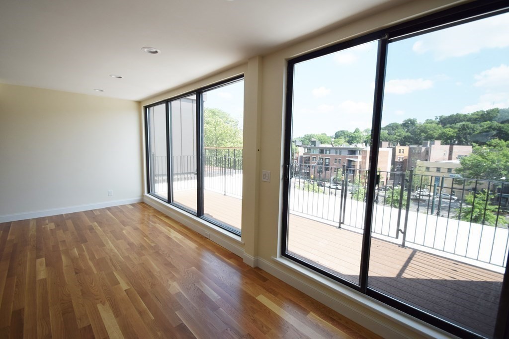 1616 Beacon St # 3 Property Photo 5
