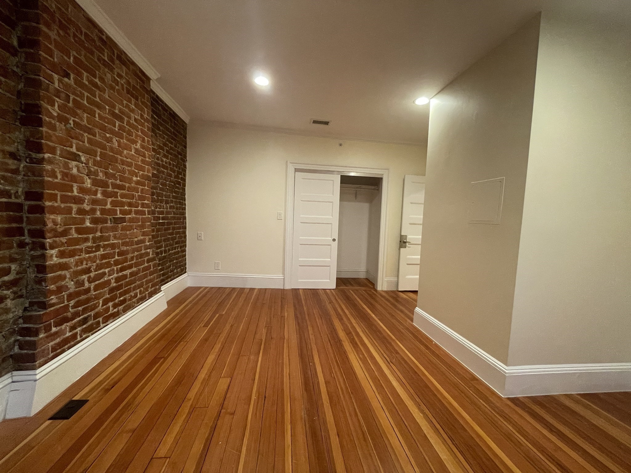 1616 Beacon St # 3 Property Photo 14