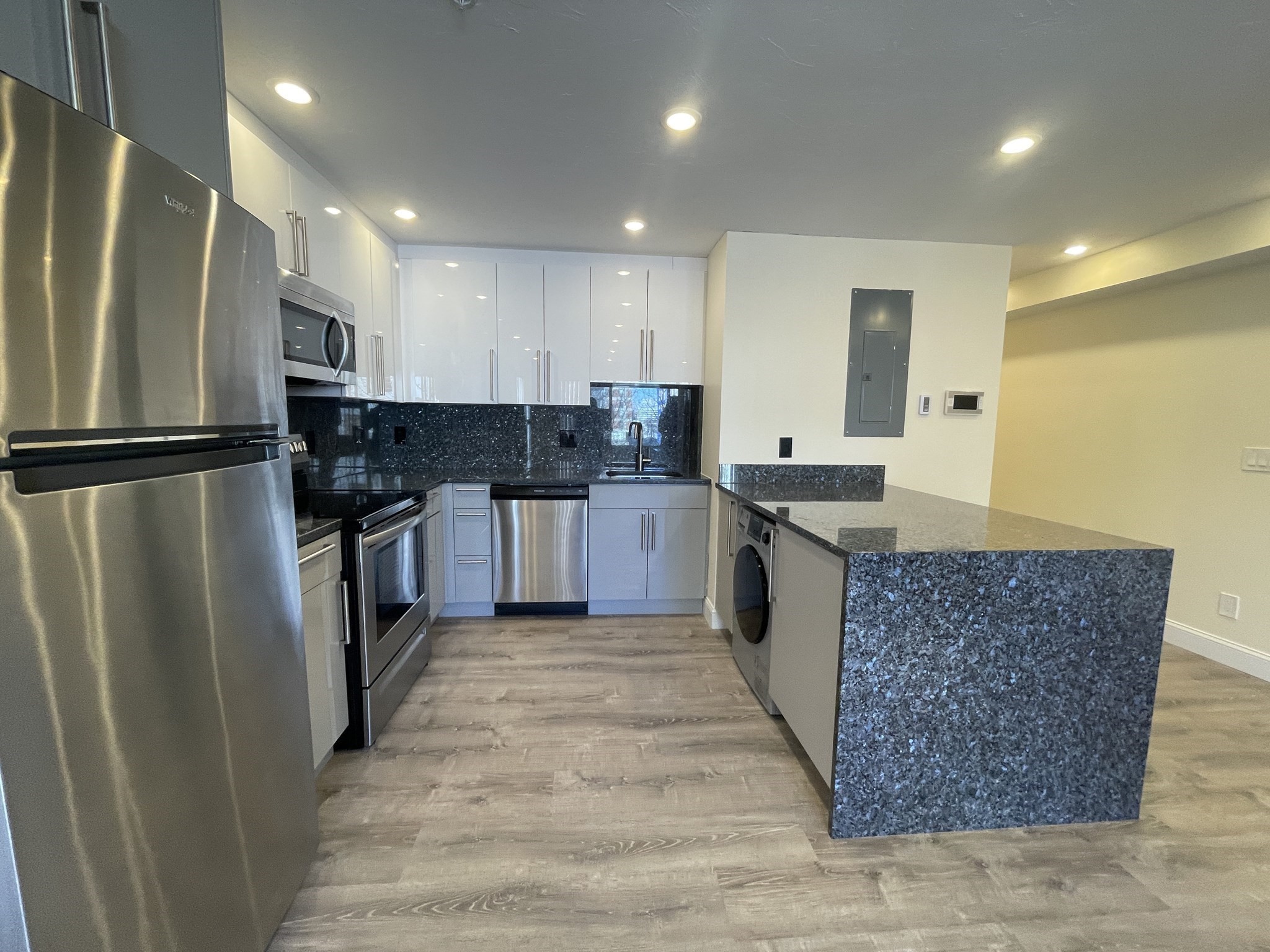 1028 Commonwealth Ave # 405 Property Photo 1