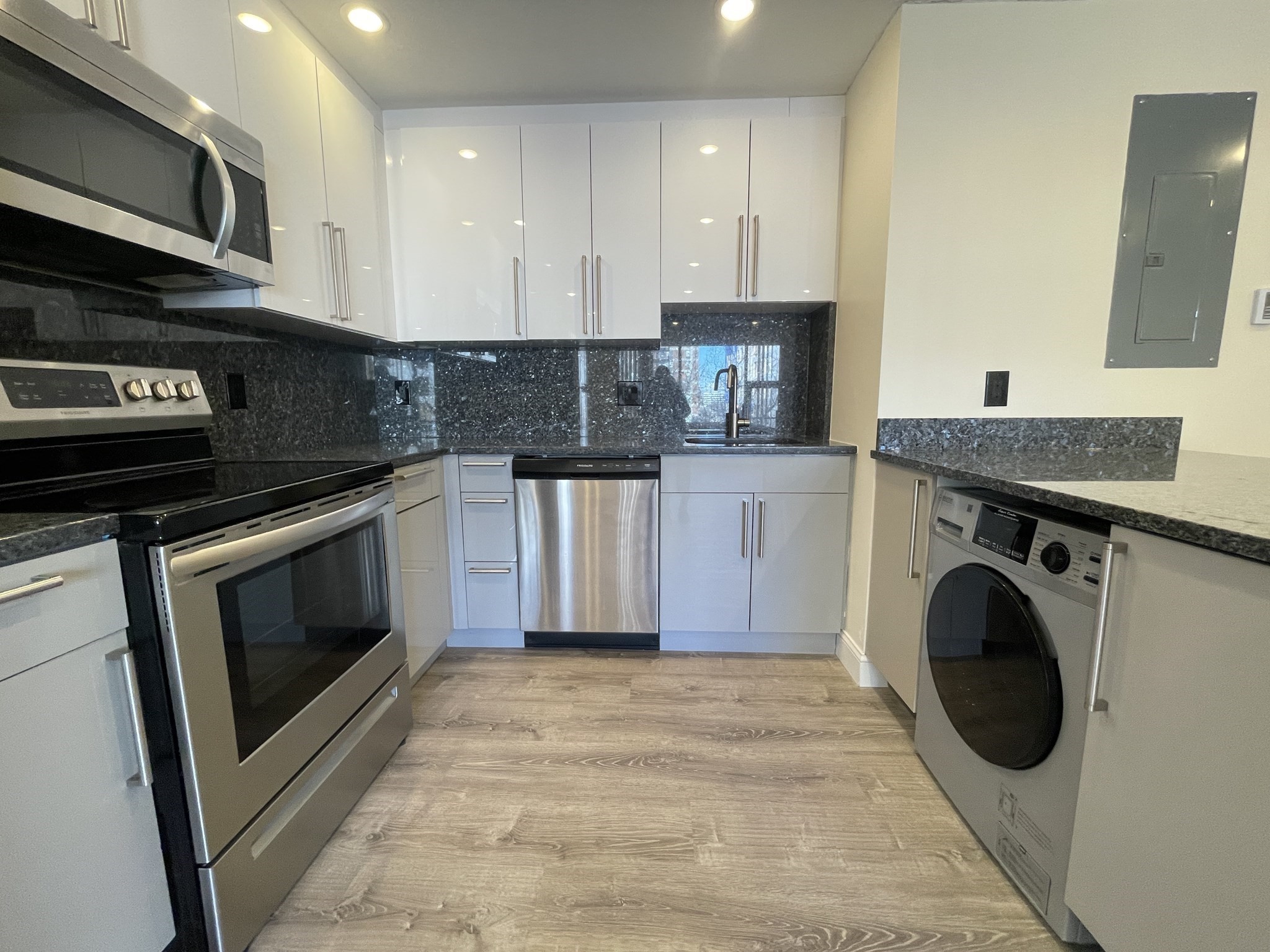 1028 Commonwealth Ave # 405 Property Photo 2