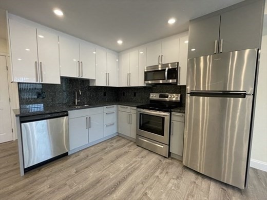1028 Commonwealth Ave # 204 Property Photo 1