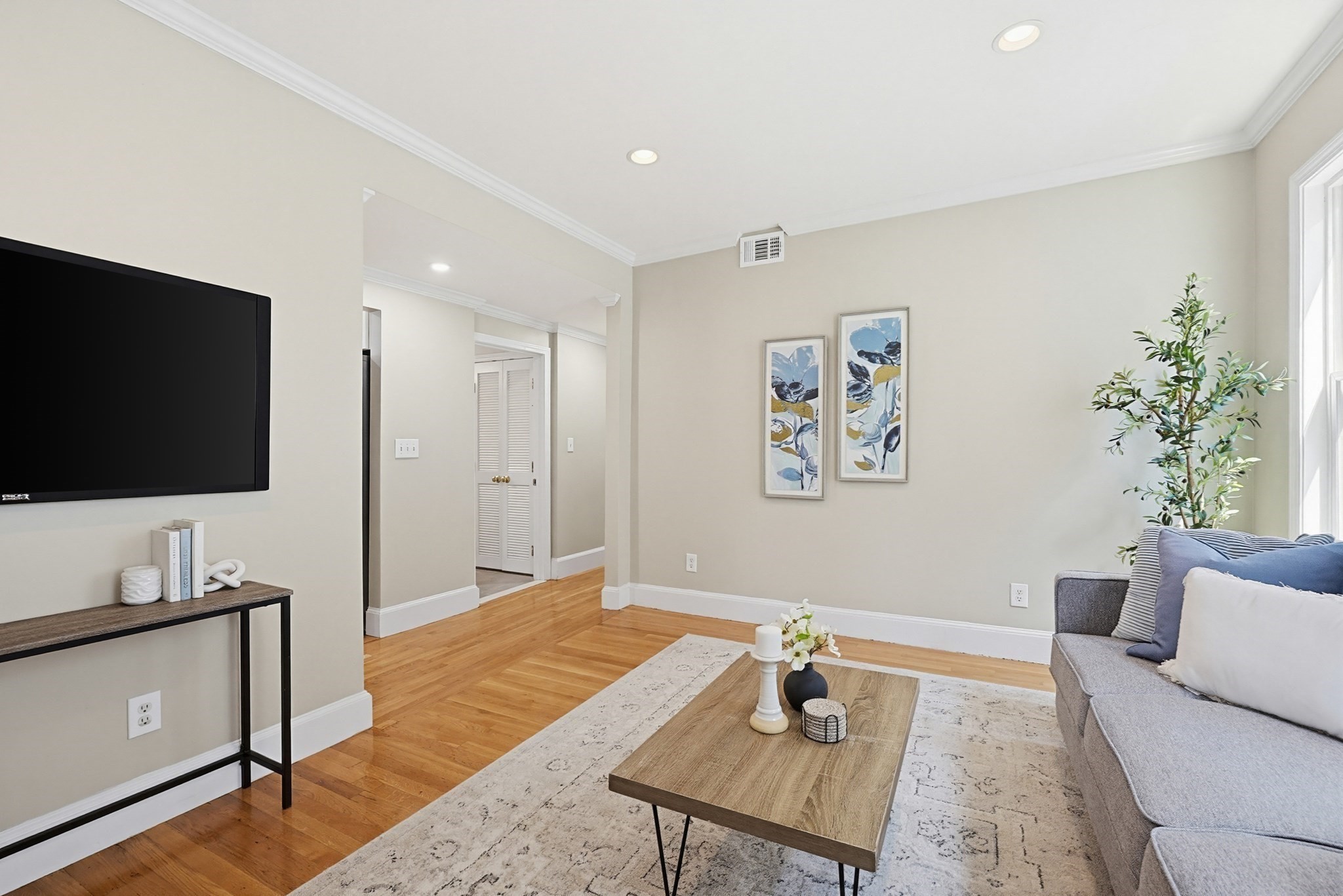 574 Washington Street # 2 Property Photo 4
