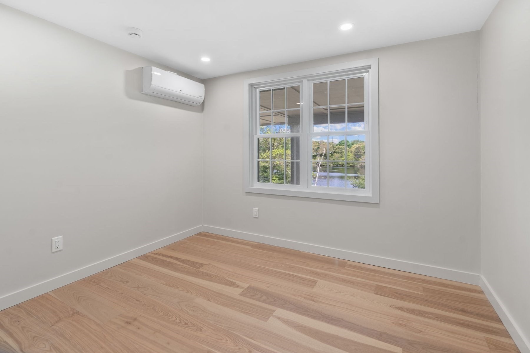 162 Main St Property Photo 29