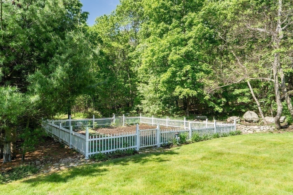 2 Stonegate Ln Property Photo 26
