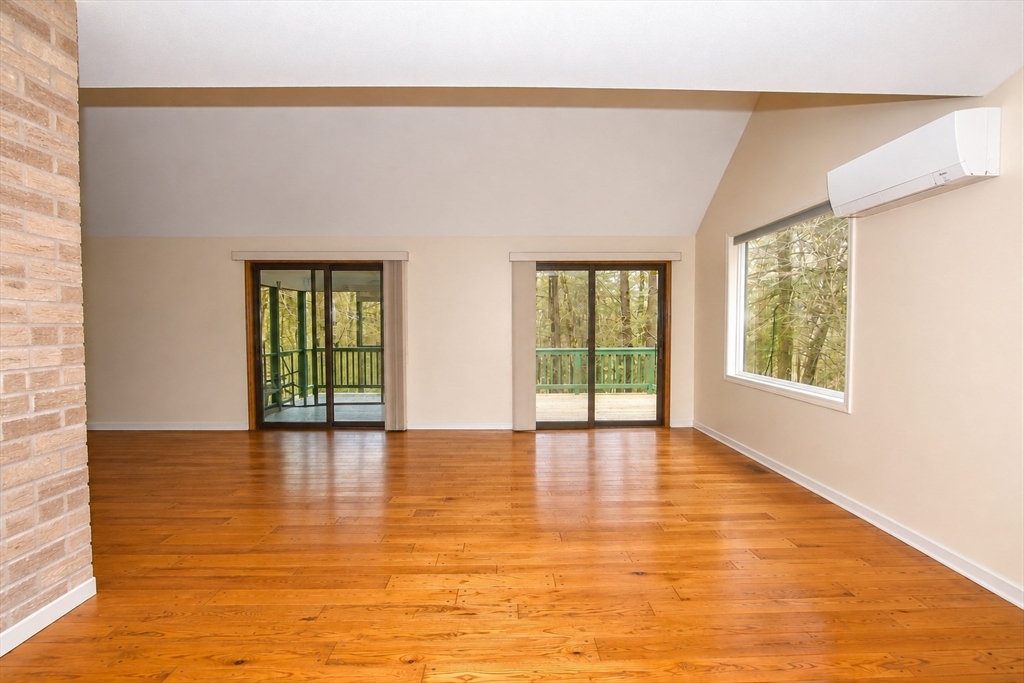 32 Woodchuck Hollow Property Photo 6