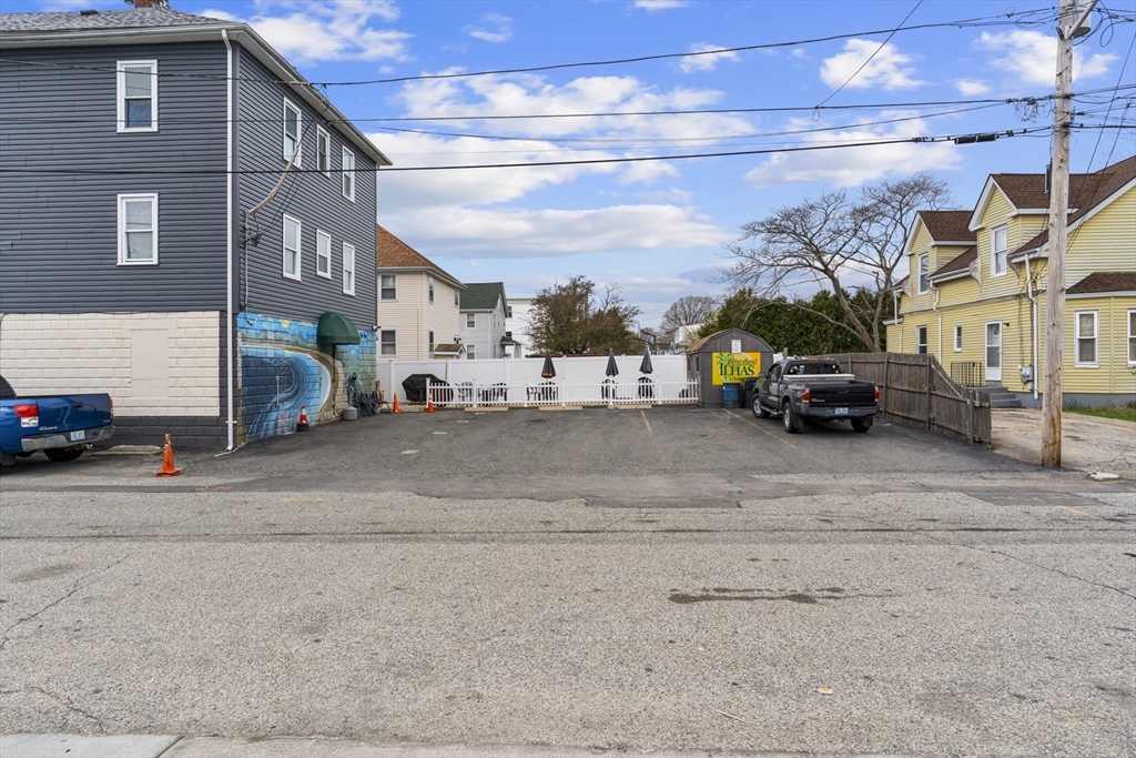 472 Waterman Ave Property Photo 6