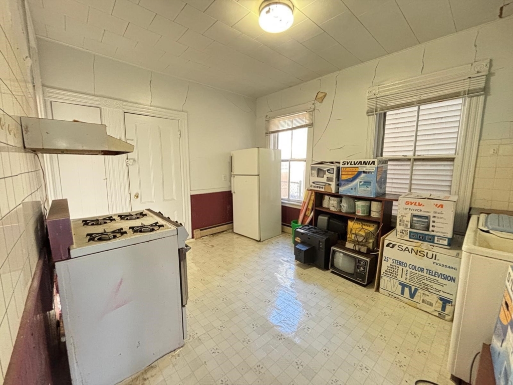 155 Amory St Property Photo 7