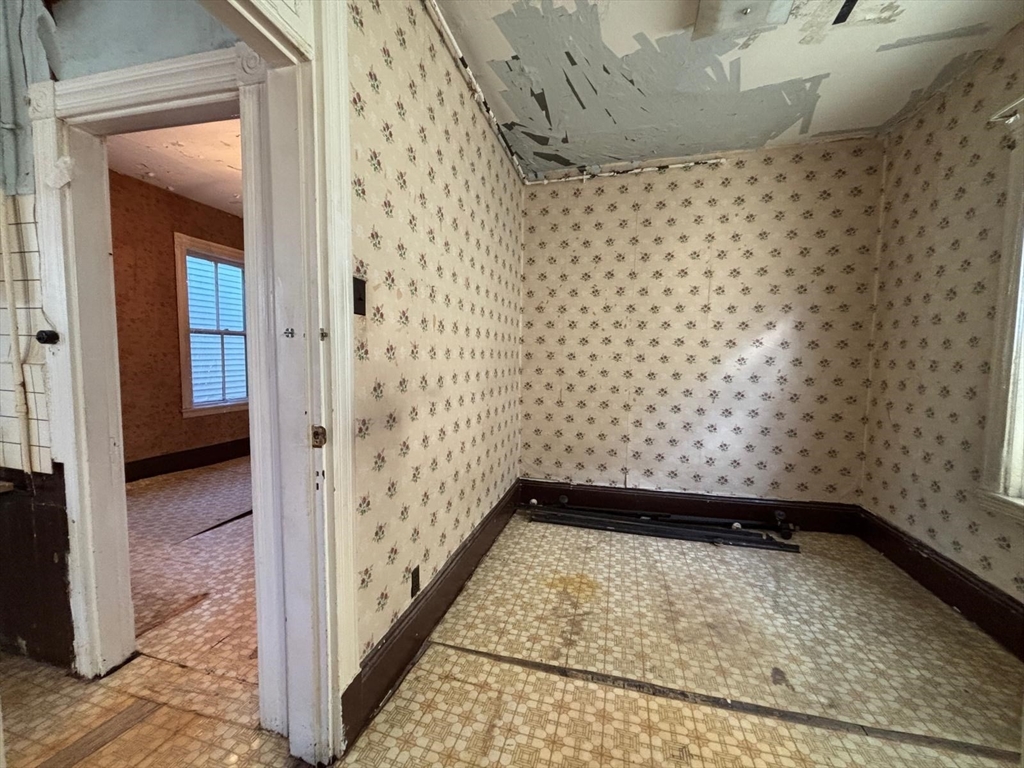 155 Amory St Property Photo 11
