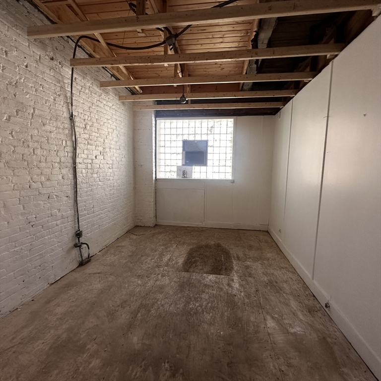 54 Winter St Property Photo 7