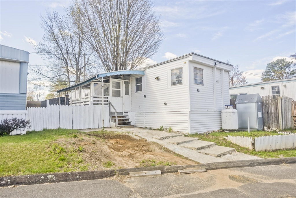38 Klondike Ave Property Photo 1