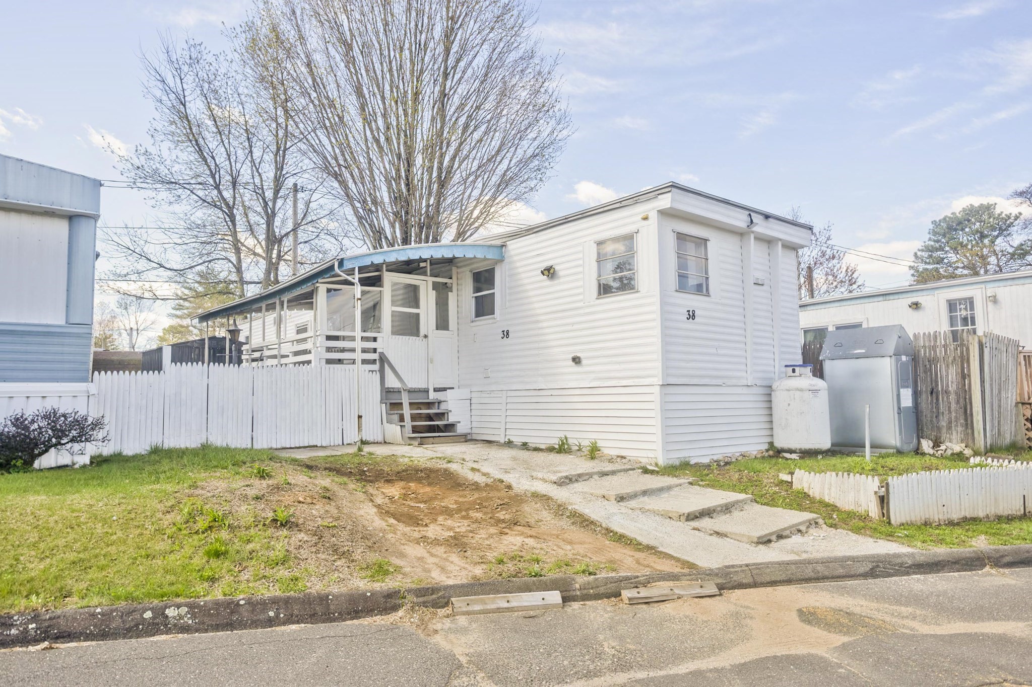 38 Klondike Ave Property Photo 1