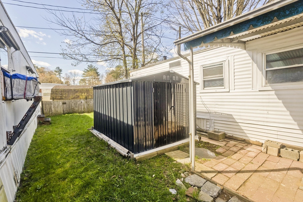 38 Klondike Ave Property Photo 4