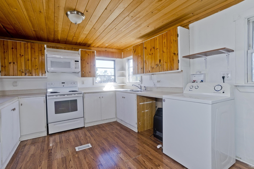 38 Klondike Ave Property Photo 6