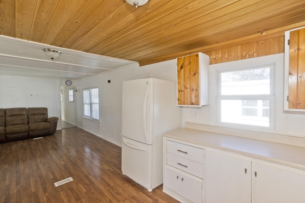 38 Klondike Ave Property Photo 7