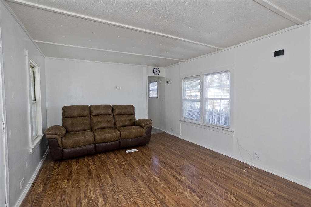 38 Klondike Ave Property Photo 8