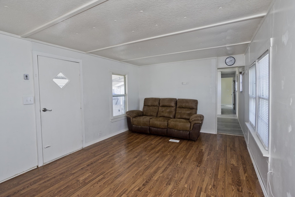 38 Klondike Ave Property Photo 9