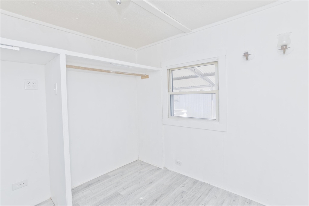 38 Klondike Ave Property Photo 11