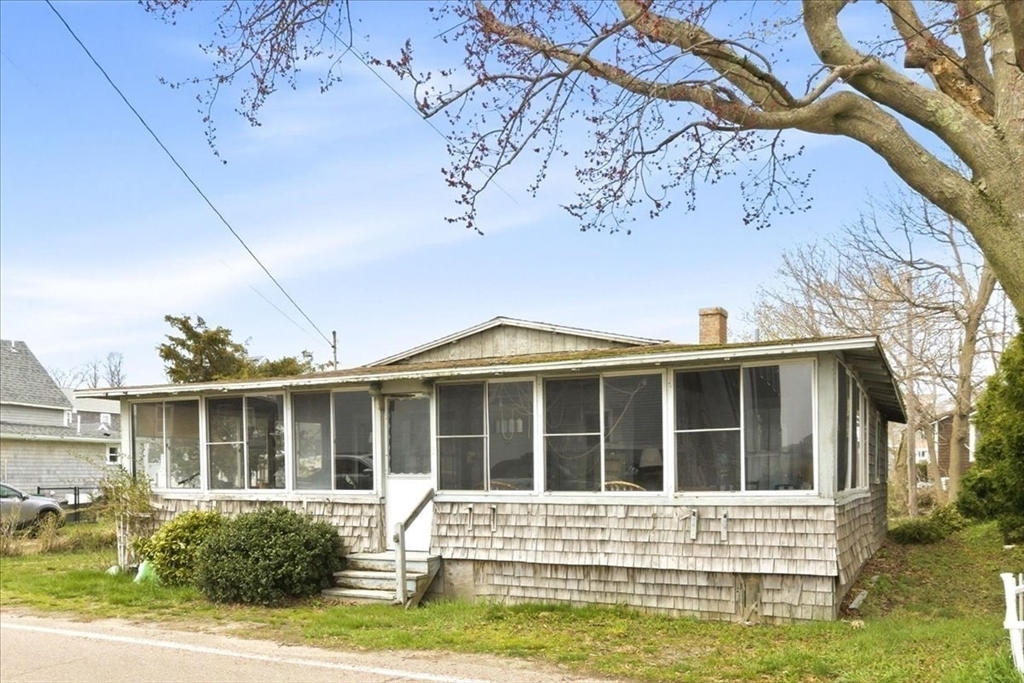 64 Central St Property Photo 4