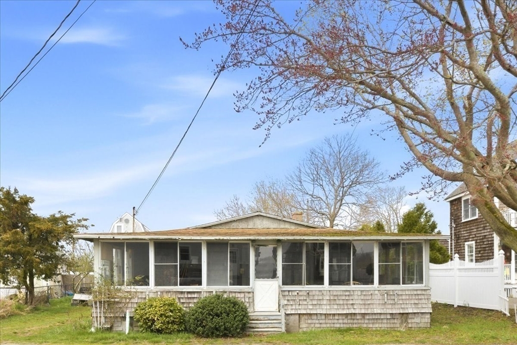 64 Central St Property Photo 5