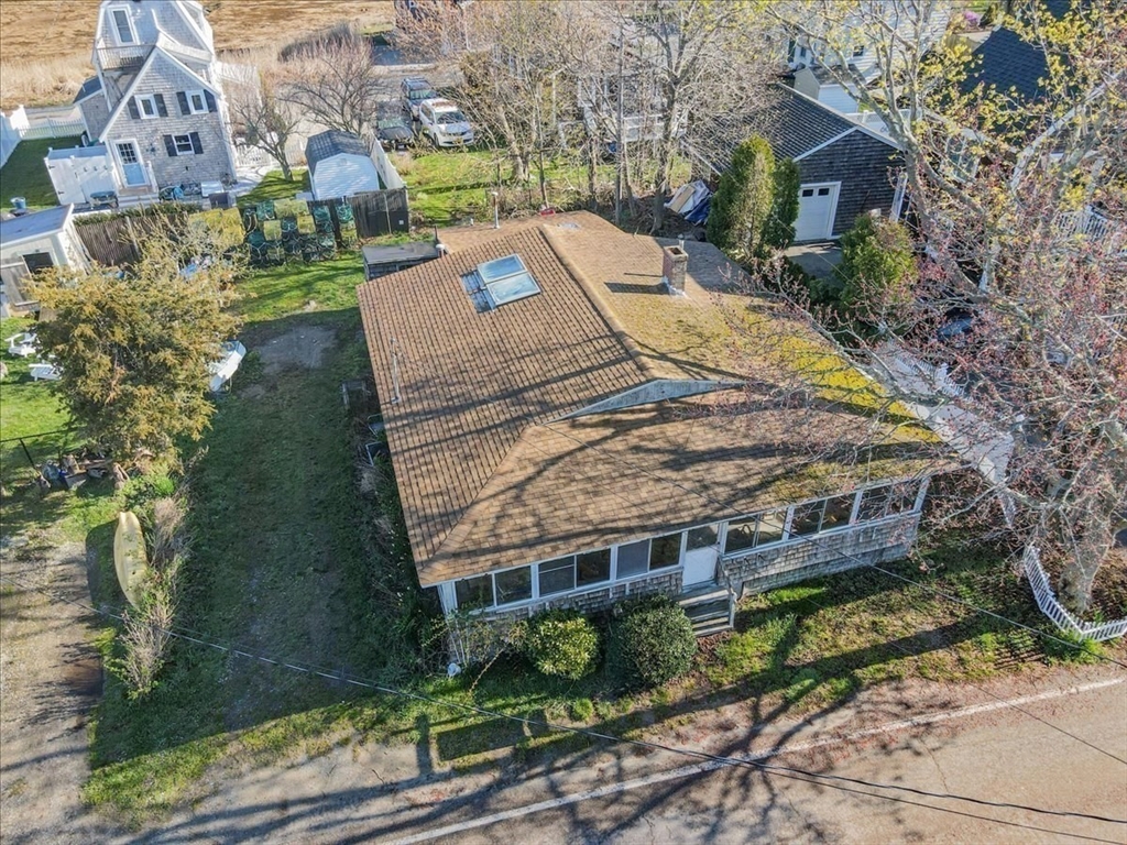 64 Central St Property Photo 6