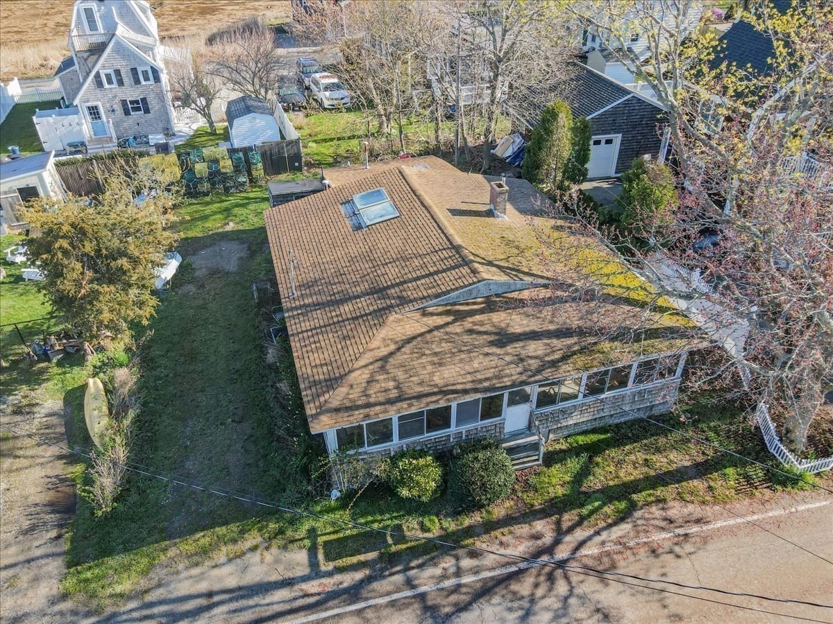 64 Central St Property Photo 6