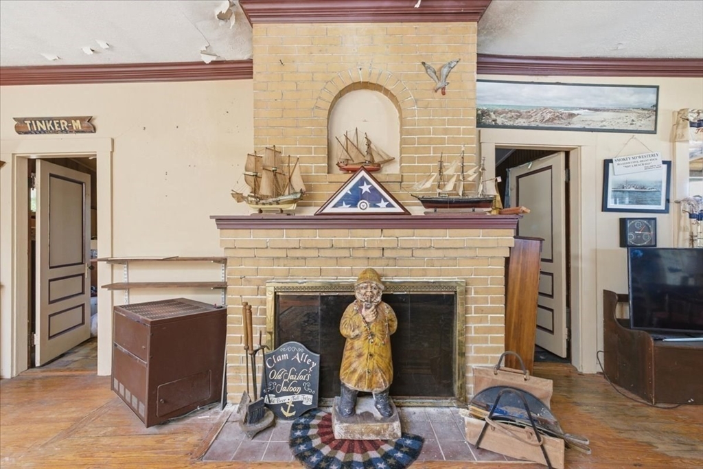 64 Central St Property Photo 21