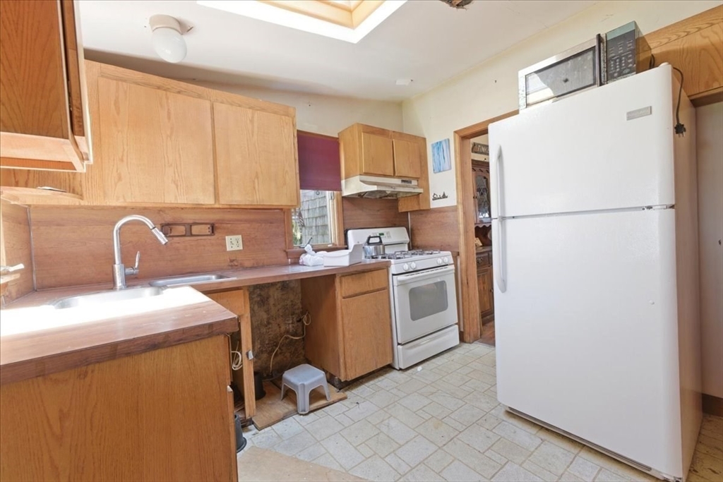 64 Central St Property Photo 27