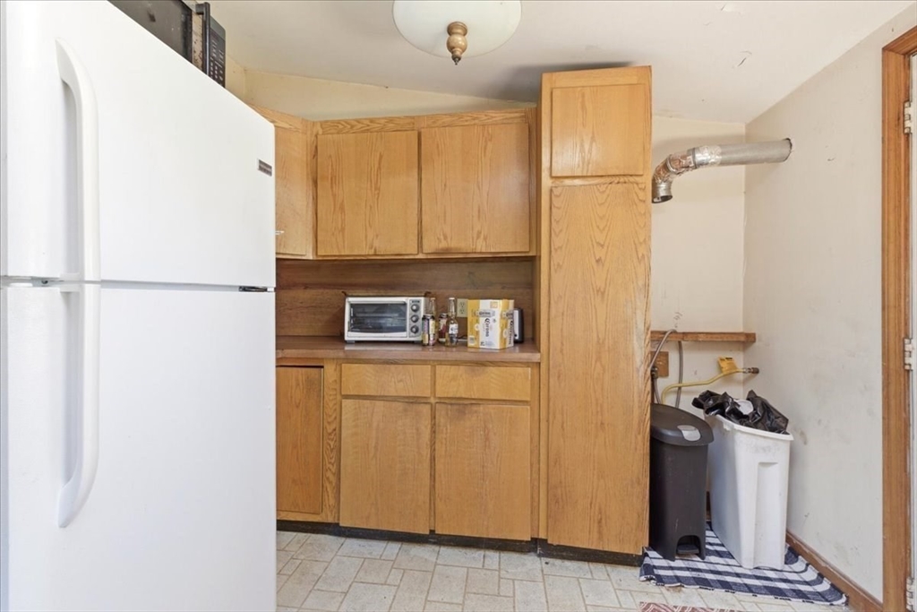 64 Central St Property Photo 28
