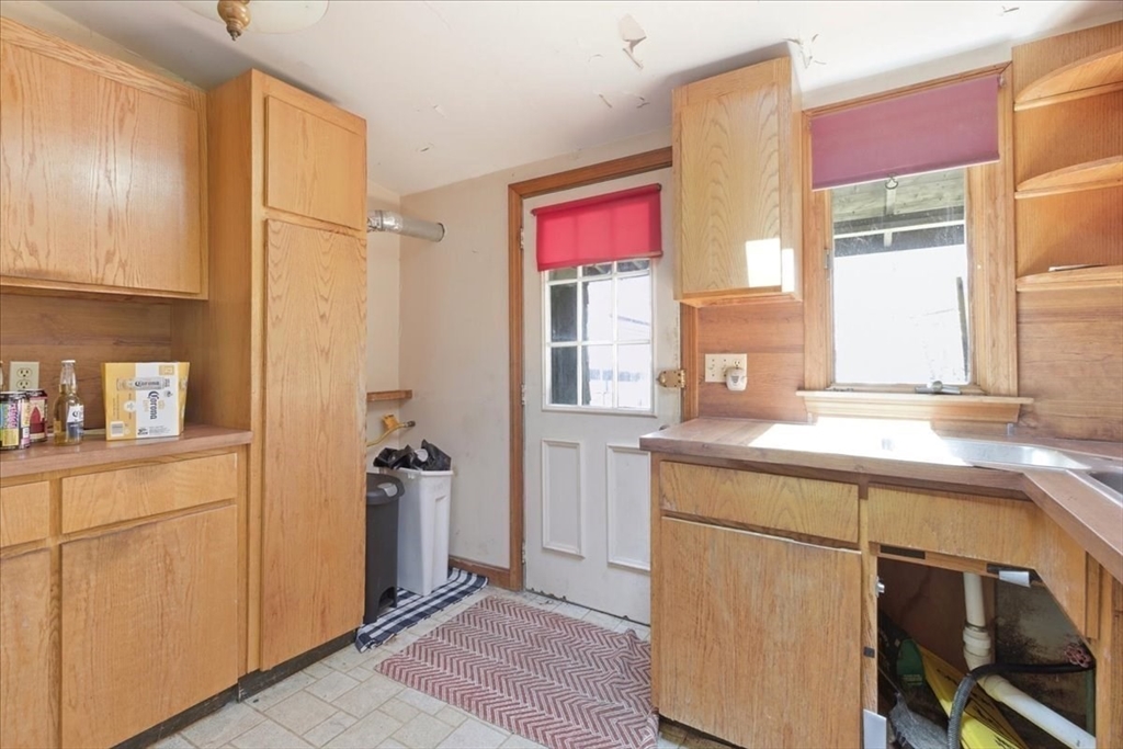 64 Central St Property Photo 29