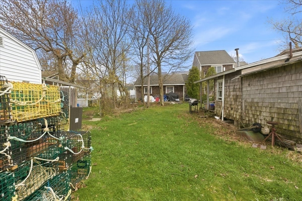 64 Central St Property Photo 32