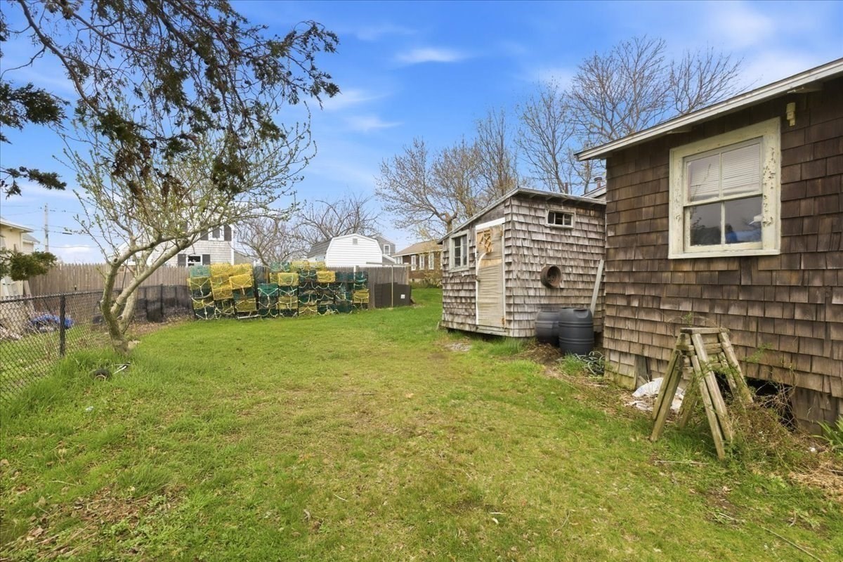64 Central St Property Photo 36