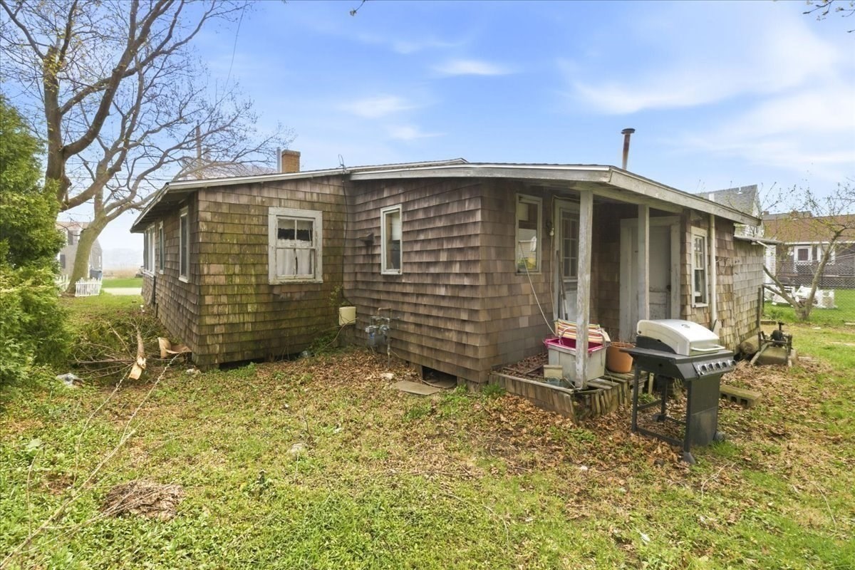 64 Central St Property Photo 37