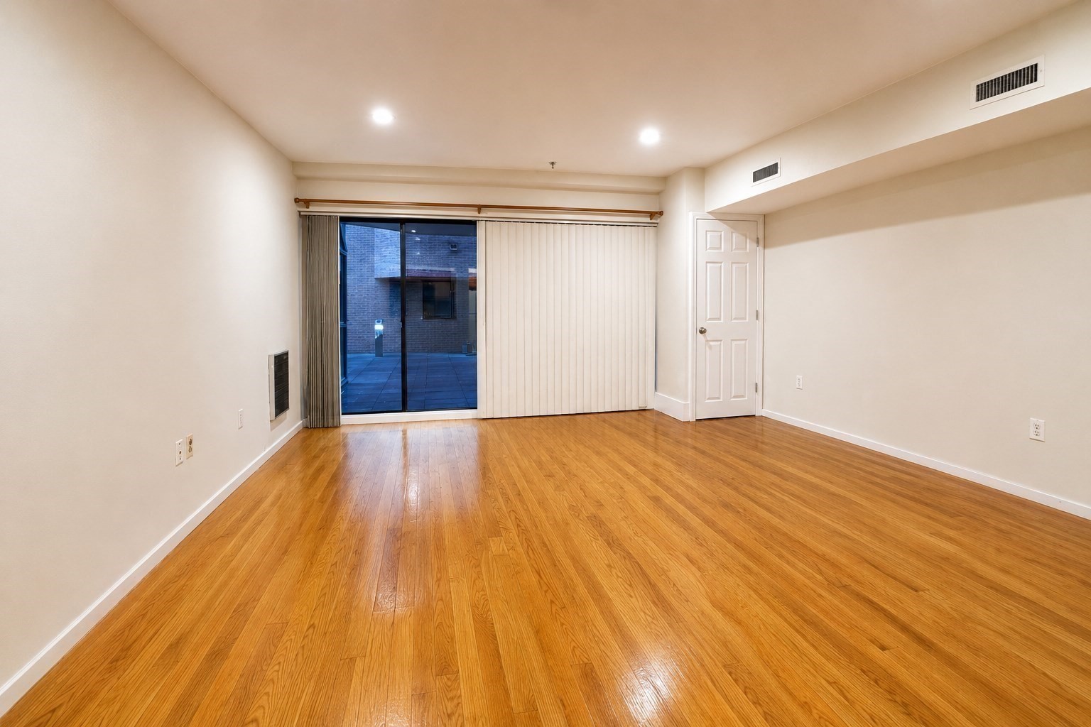 147 Kelton # 305 Property Photo 2