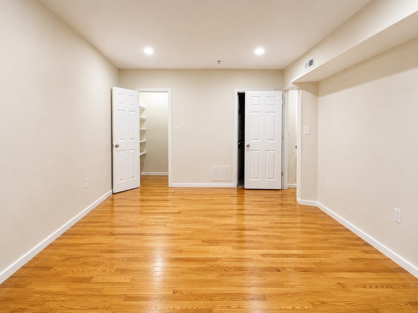 147 Kelton # 305 Property Photo 3