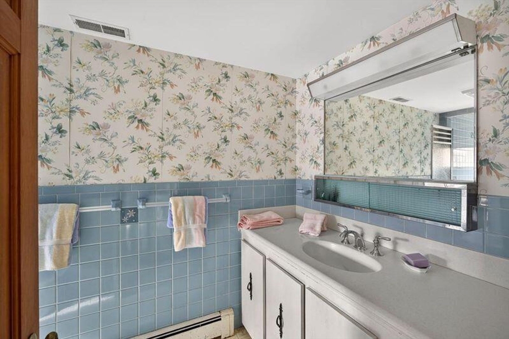 48 Glover Sq Property Photo 17