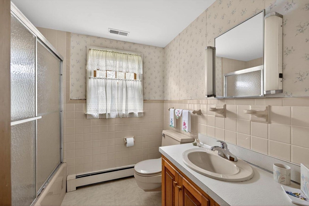 48 Glover Sq Property Photo 19