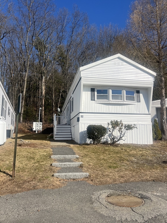 32 Mustang Avenue Property Photo 1