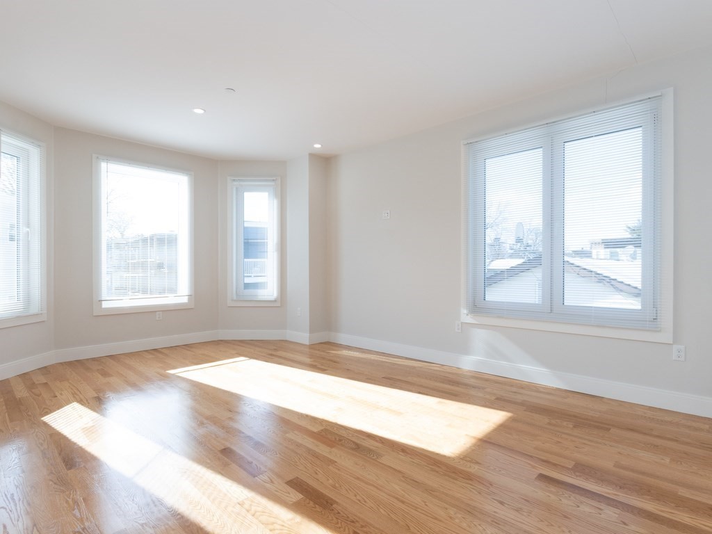 9 Tovar # 3 Property Photo 3